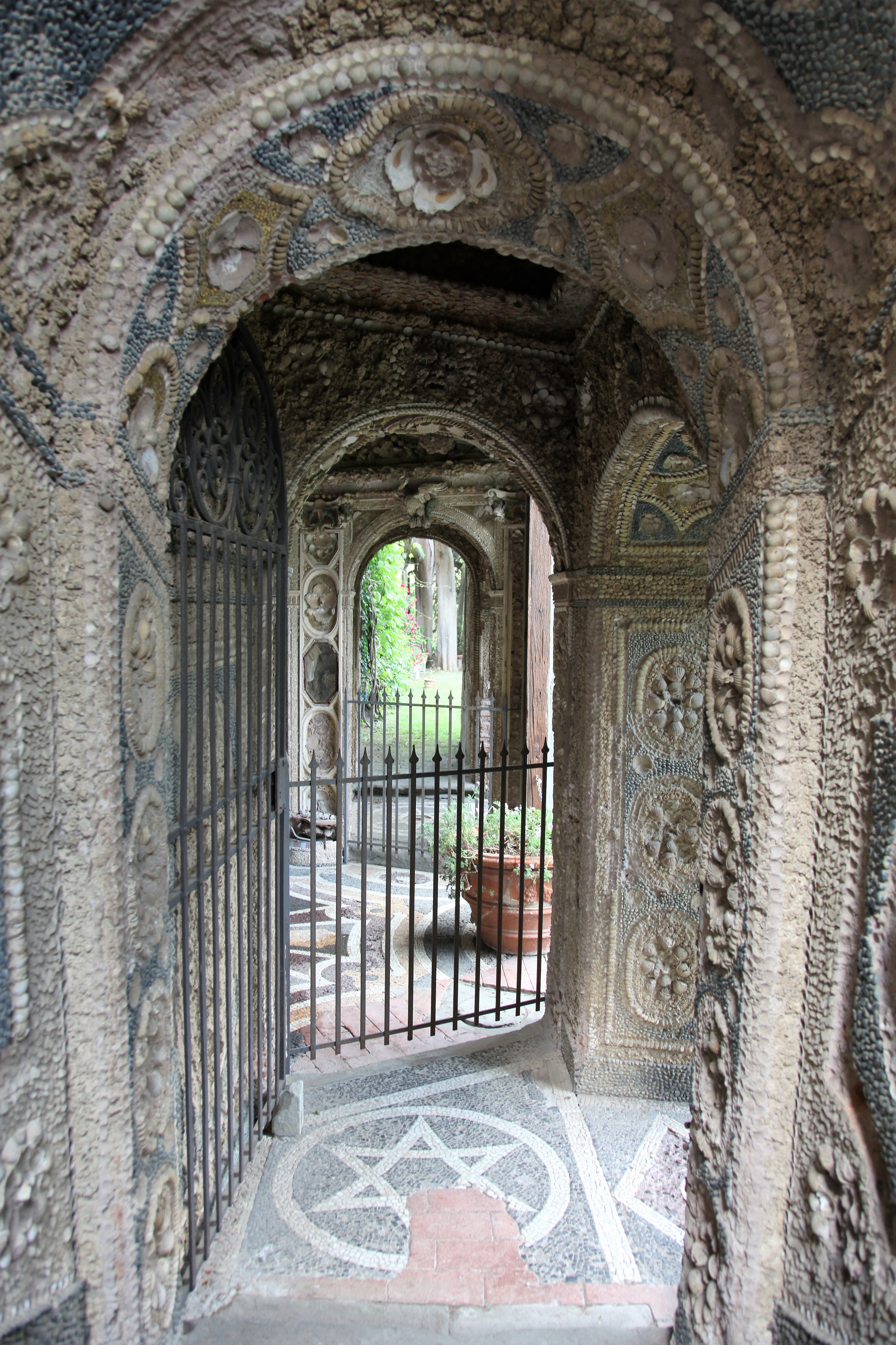 Castello di Montegufoni - accesso ai giardini